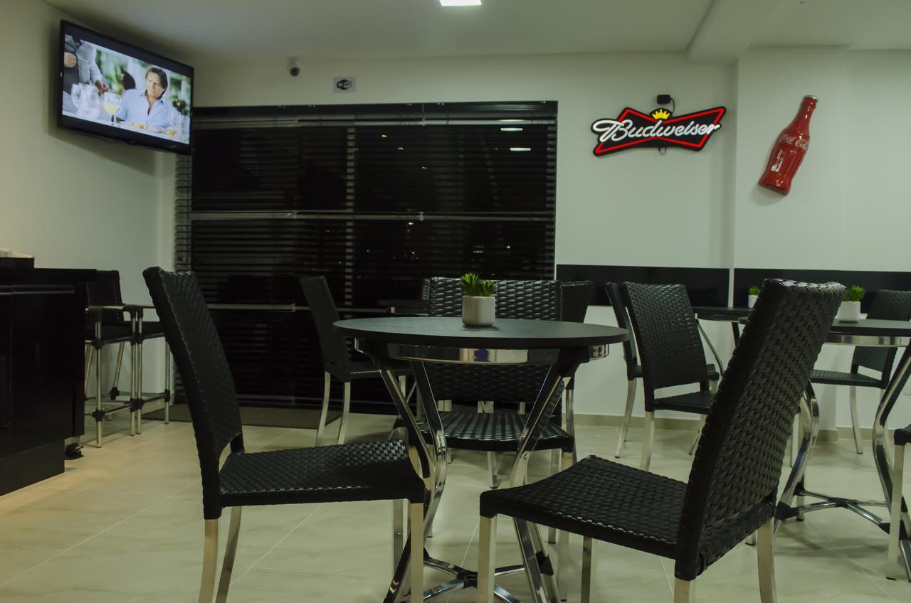 Hollyster Hotel Pinhais Esterno foto