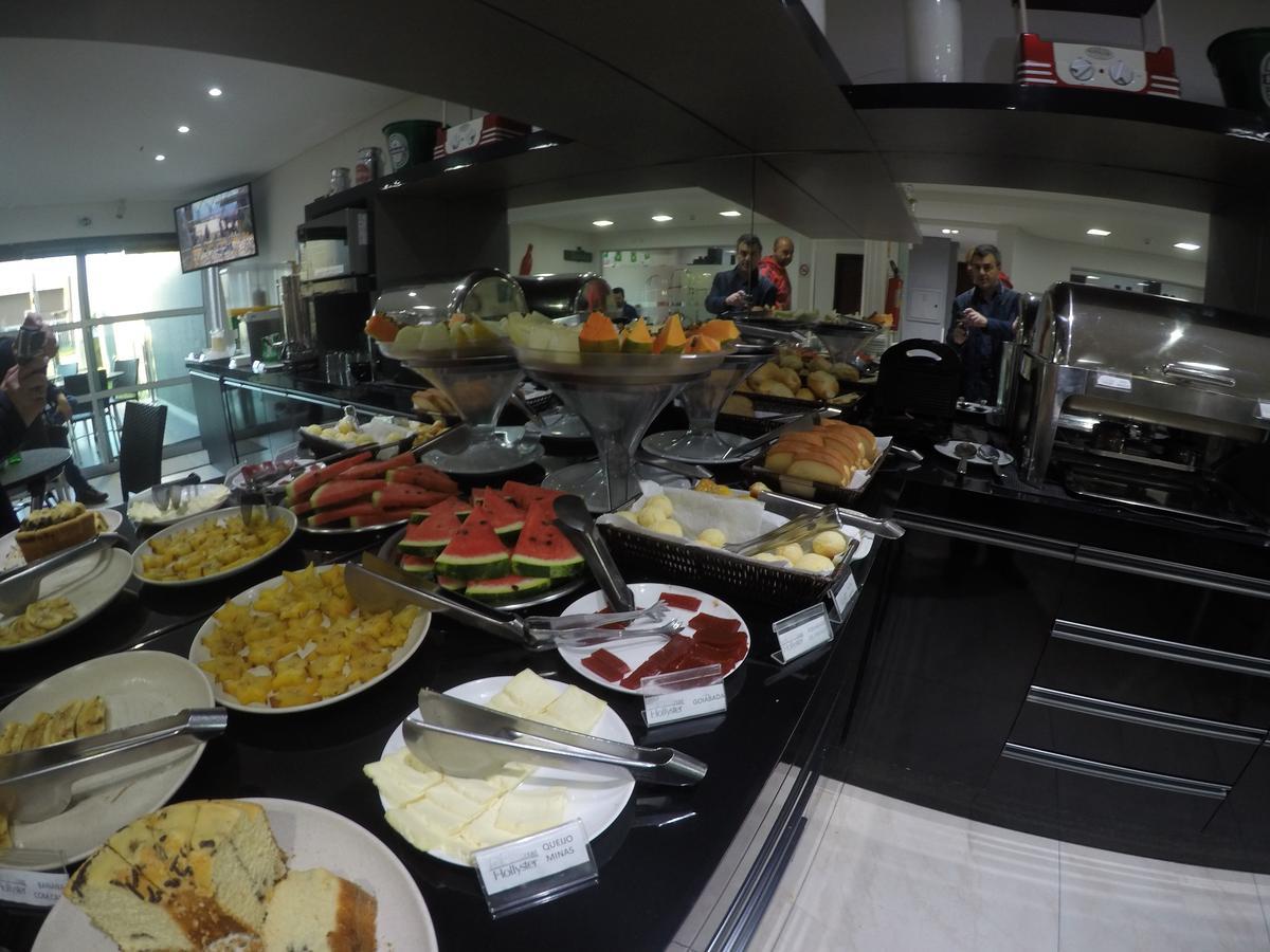 Hollyster Hotel Pinhais Esterno foto